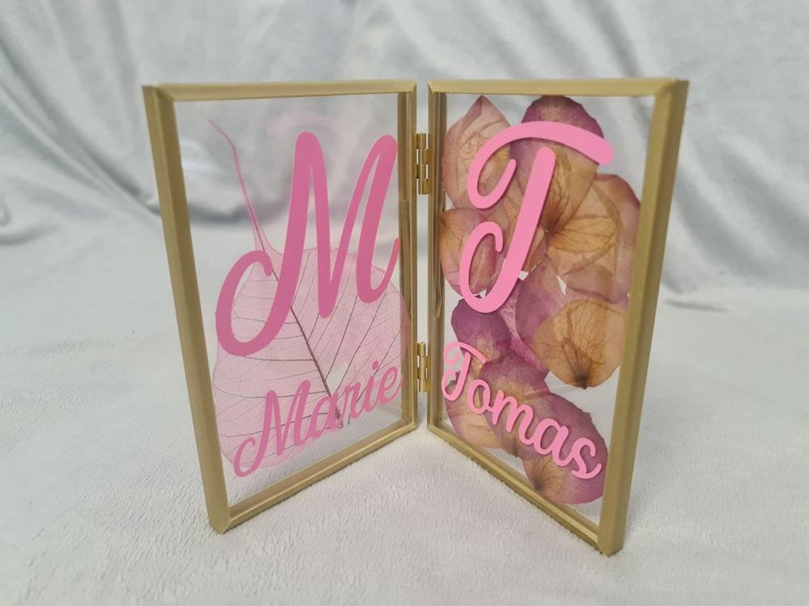 Bilderrahmen in Gold mit getrockneten Blumen, personalisierter Text